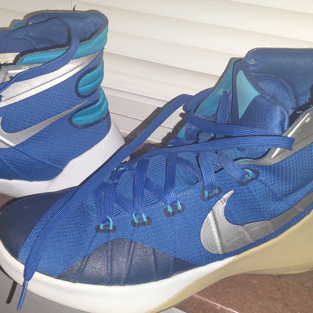 Nike Hyperdunk Performance Basketball Shoes - image 4